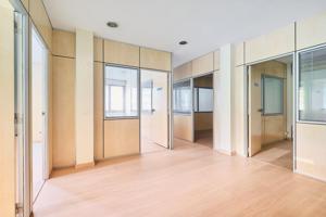 Oficinas de 175m² construidos, situadas en planta entresuelo en Travesera de Dalt muy photo 0