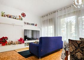 ¡Piso en venta en Les Corts, junto al Camp Nou! Una oportunidad única para crear tu hogar. photo 0