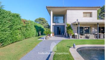Gran casa en zona privilegiada photo 0