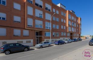 Vivienda de tres dormitorios en Miguel Fleta con terraza photo 0