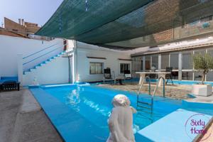 Casa independiente con piscina de tres dormitorios en centro de Sariñena photo 0