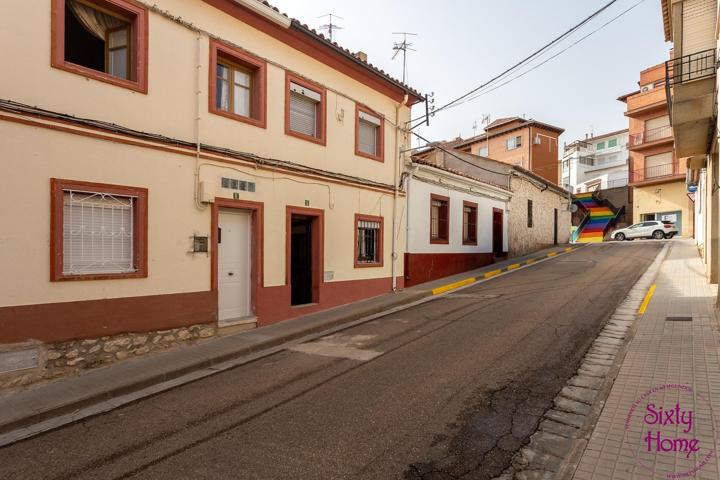Casa independiente de cuatro dormitorios en Andorra photo 0
