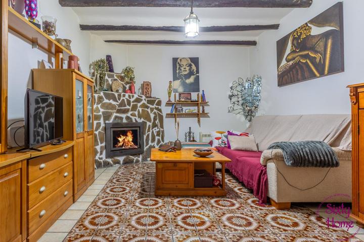 Casa reformada en centro de Calig photo 0