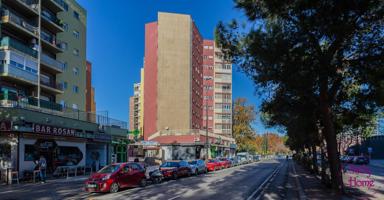 Piso reformado de 4 dormitorios en vía Univérsitas photo 0