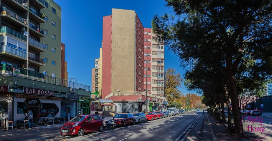 Piso reformado de 4 dormitorios en vía Univérsitas photo 0