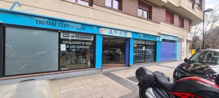 Local comercial con espectacular fachada junto a Camino de las Torres photo 0