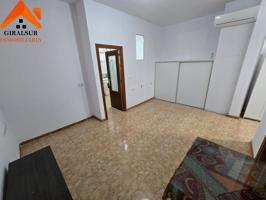 Local comercial en venta en Sevilla Este photo 0