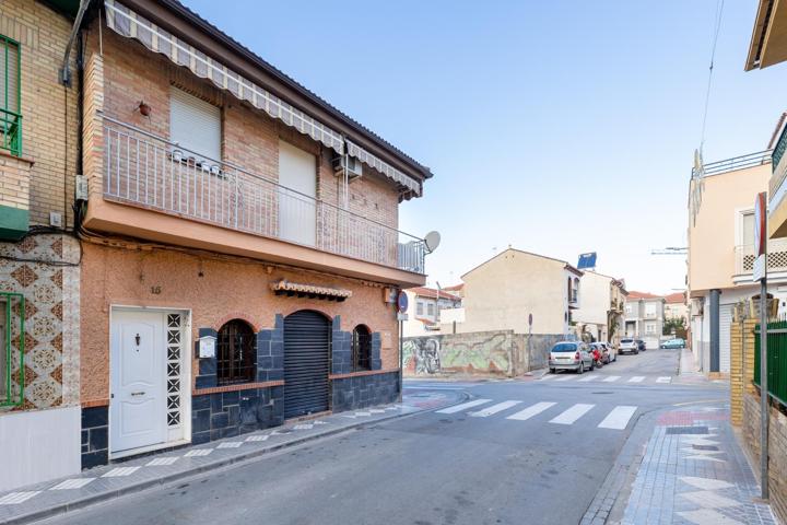 ¡CASA EN MARACENA CON NEGOCIO! photo 0