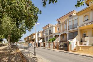 Venta de casa adosada en Churriana de la Vega (Granada) photo 0