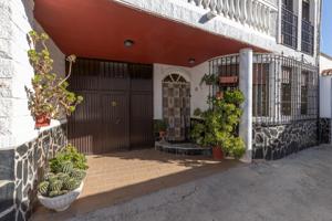 Amplia casa con espectaculares vistas a Sierra Nevada photo 0