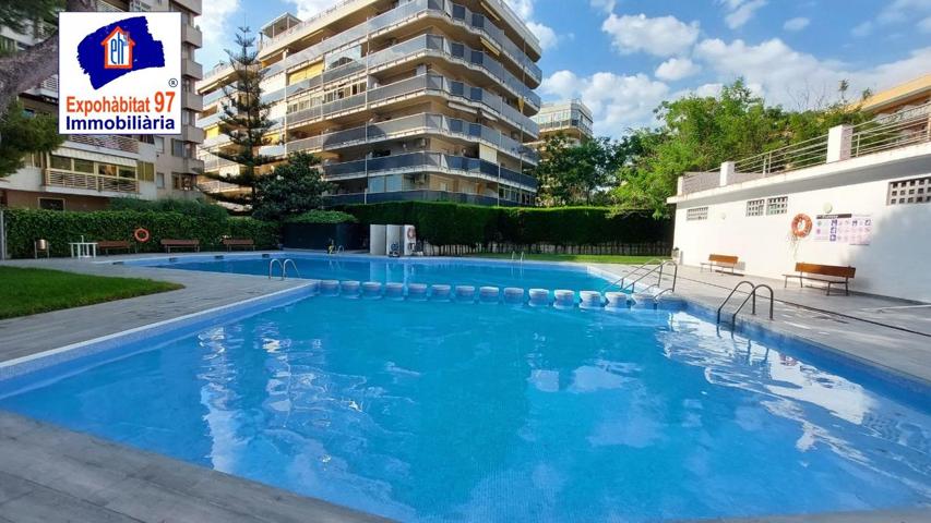 ¡Oportunidad única en el corazón de Salou! Esquinero con gran terraza, piscina y excelente ubicación photo 0