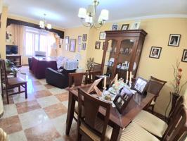 GRAN VIVIENDA EN EL CENTRO CON DOS PATIOS photo 0
