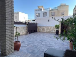 UNIFAMILIA CON MAGNIFICO PATIO photo 0