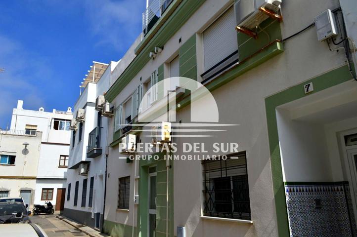 Piso en venta en Rota de 60 m2 photo 0