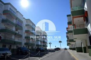 Piso en venta en Rota de 50 m2 photo 0