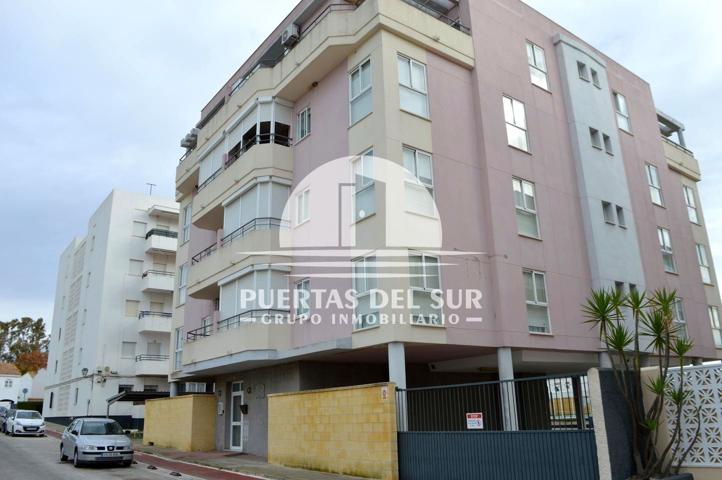 Piso en venta en Rota de 81 m2 photo 0