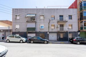 Piso en venta en Calle Vint-I-Un 79, Bonavista photo 0