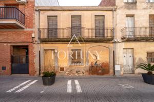Se vende casa para reformar en Carrer Major de La Pobla de Mafumet. photo 0