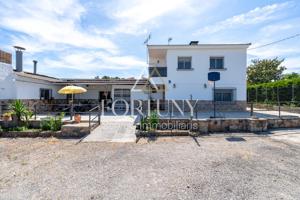 Casa en venta Calle Central, Botarell. photo 0
