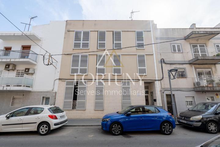 Piso en venta en Calle Poetes Bertran, La Canonja. photo 0