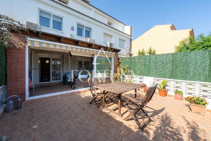 Casa adosada en venta, calle Motllats en Reus. photo 0