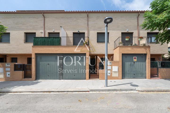 Casa en venta en calle del Comte de Llar, La Canonja photo 0