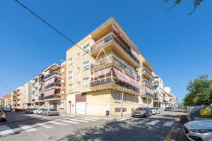 Piso en venta en calle Vint-i-u, Bonavista. photo 0