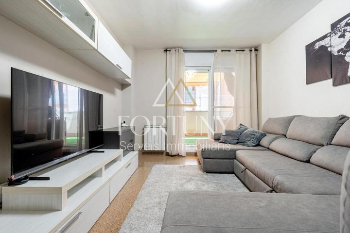 Piso en venta en calle Salvador Pages, Reus. photo 0