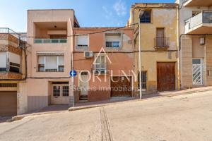 Casa adosada en venta en Calle Sant Vicenç, Constanti. photo 0