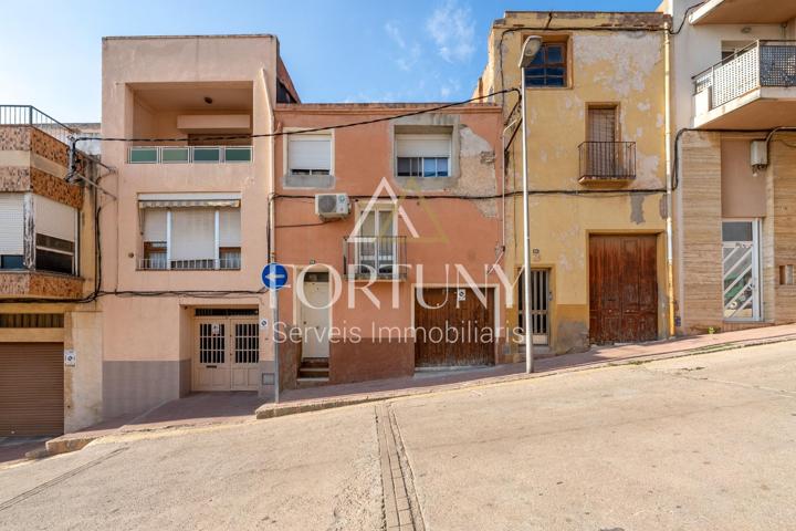 Casa adosada en venta en Calle Sant Vicenç, Constanti. photo 0
