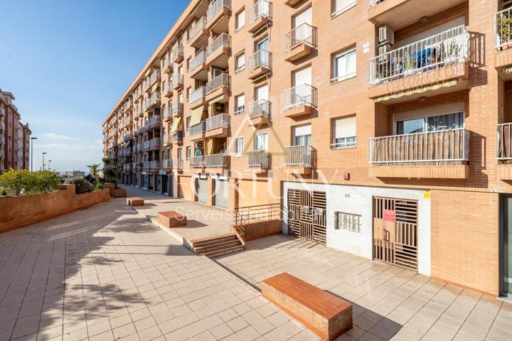 Vivienda luminosa con parking y trastero en Sant Pere i Sant Pau photo 0