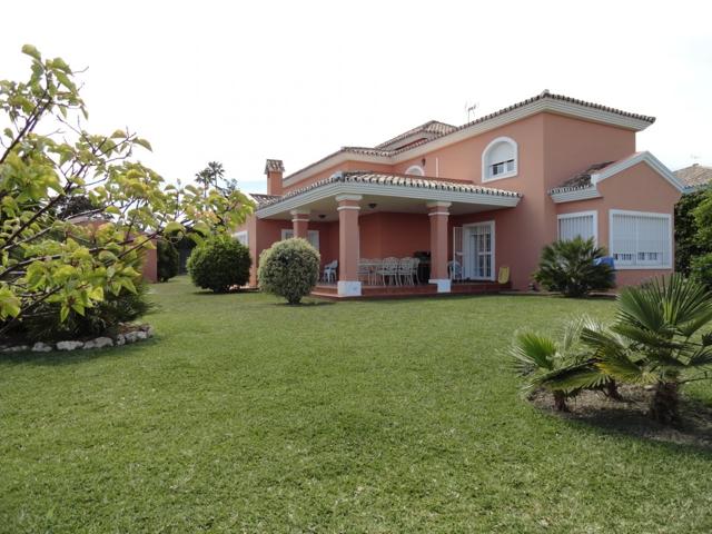 Villa de Lujo en Don Pedro, Estepona: 4 Dormitorios, Piscina Privada y Cerca de la Playa photo 0