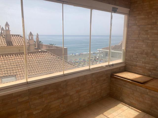 Apartamento de 3 Dormitorios con Terraza Acristalada y Vista al Mar, Sabinillas photo 0