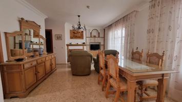 Casa de Pueblo con Local Comercial y Dos Apartamentos – Centro de Estepona photo 0