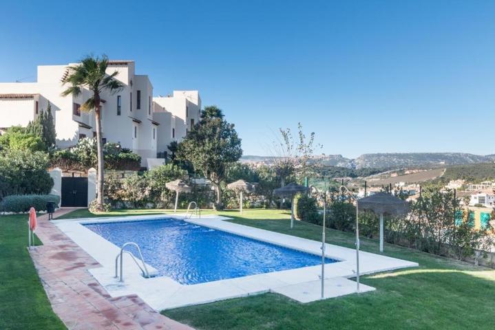 Amplio apartamento en venta en Bahía de Casares Costa, con jardín privado y cerca de la playa photo 0