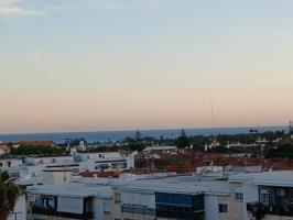 San Pedro de Alcántara: piso con terraza y excelente ubicación. photo 0
