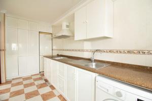 🏠 ¡Oportunidad única en Rota! Piso en subasta sin gastos de inmobiliaria ! photo 0