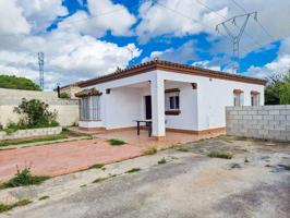 SE VENDE CHALET JUNTO A LA VENTA LUNA, CHICLANA photo 0