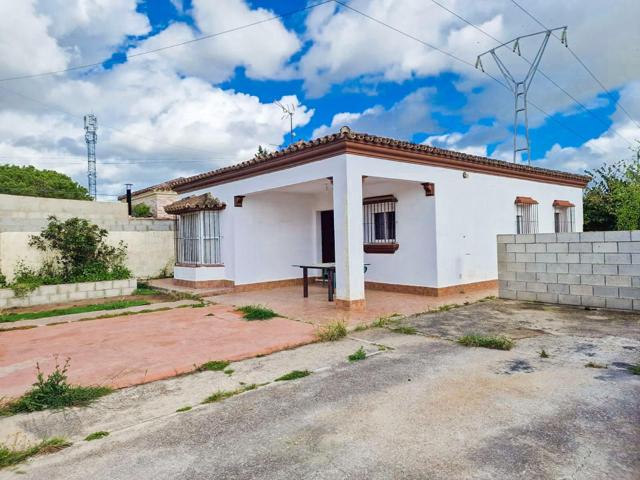 SE VENDE CHALET JUNTO A LA VENTA LUNA, CHICLANA photo 0