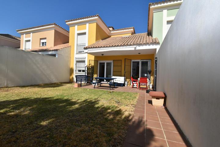 VIVIENDA ADOSADA EN DOÑA PETRA photo 0
