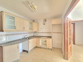 SE VENDE PISO EN EL CENTRO DE CHICLANA CON ASCENSOR photo 0