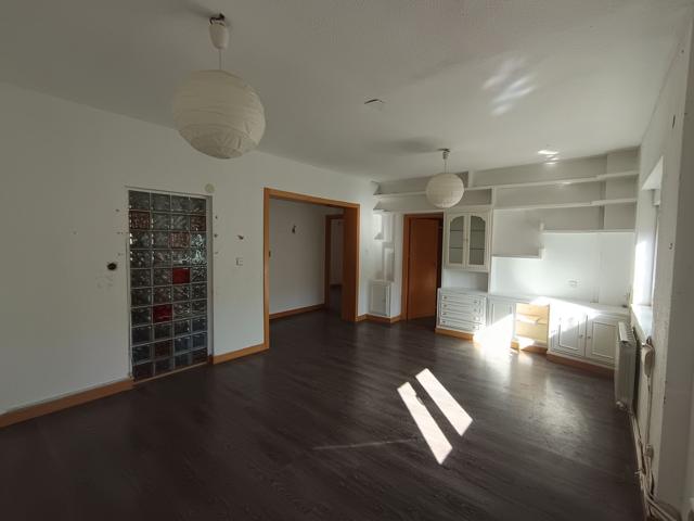 Piso En venta en Calle La Canción Del Olvido, Villaverde, Madrid photo 0