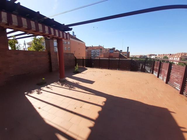  Ático En venta en Calle De Berrocal, Villaverde, Madrid photo 0