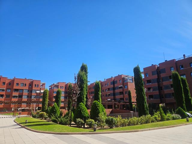 Piso En venta en Calle De Bellaterra, Barajas, Madrid photo 0