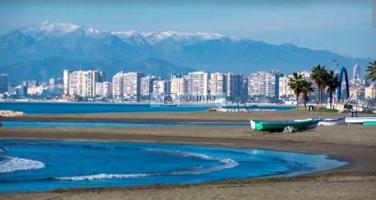 EDIFICIO EN VENTA EN MÁLAGA ESTE, MUY CERCA DEL MAR CON 4 APARTAMENTOS. photo 0