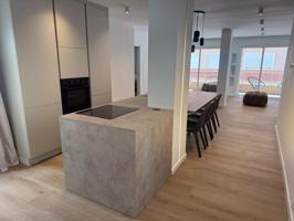 CENTRO DE ALICANTE – VIVIENDA REFORMADA Y LISTA PARA ENTRAR A VIVIR photo 0