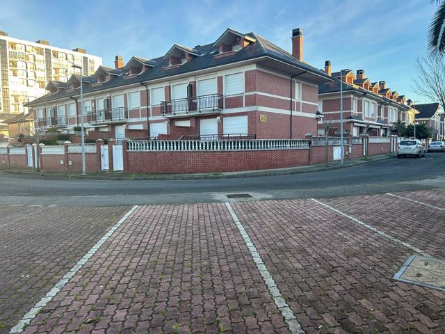 Unifamiliar Pareada En alquiler en Avenida Derechos Humanos, 42, El Puntal, Laredo photo 0