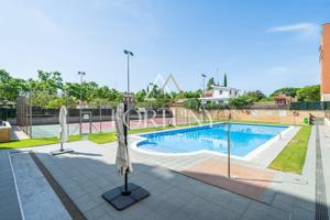 ✨ ¡Tu nuevo hogar en Reus te está esperando! Zona Ponent con piscina, parking y pista de Tenis ✨ photo 0