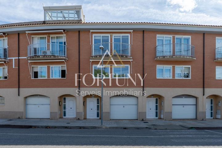 Casa adosada en venta en Montbrio del Camp photo 0