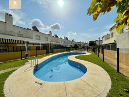 Unifamiliar Pareada En venta en Gran Avenida, Coria Del Rio photo 0